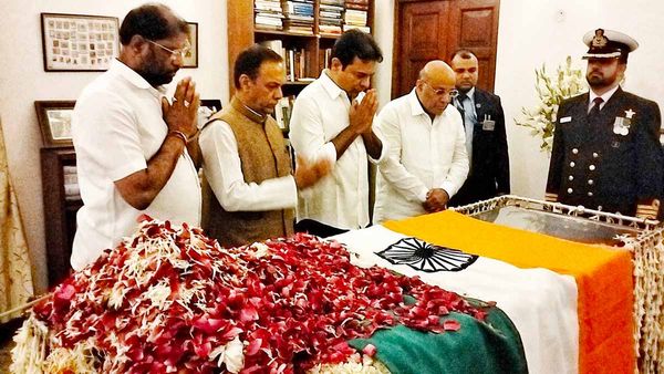 మన్మోహన్ సింగ్ గురించి కేటీఆర్ ఏం చెప్పారంటే..?