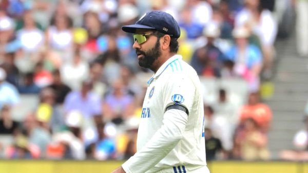 నల్ల రిబ్బన్లతో మ్యాచ్ ఆడుతున్న రోహిత్ సేన