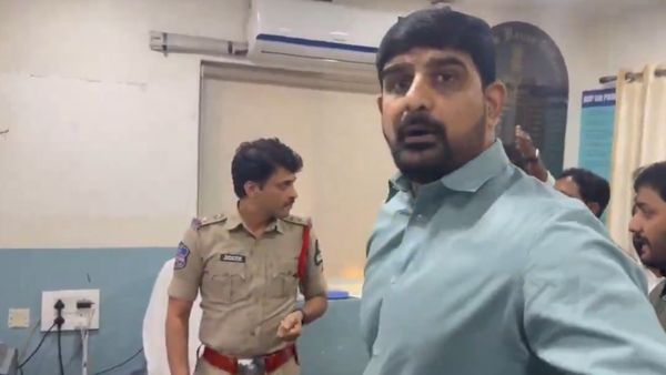 పాడి కౌశిక్ రెడ్డిపై కేసు నమోదు: ఎందుకంటే?