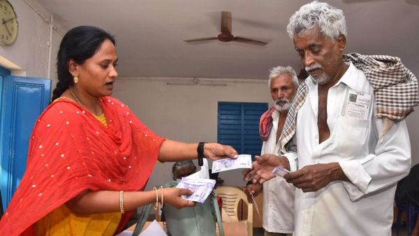 పింఛన్‌దారులను షాక్ ఇస్తోన్న ఏపీ ప్రభుత్వం