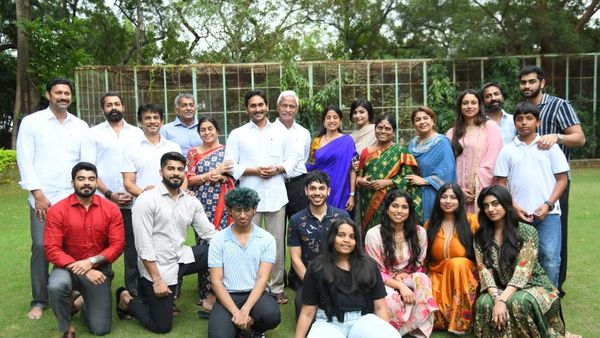 క్రిస్మస్ వేడుకల్లో జగన్ ఈ సారి - విజయమ్మ, షర్మిల..!!