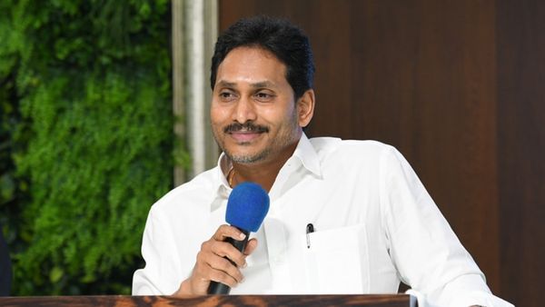 జగన్ కేసులకు అడ్డుగా 125 పిటిషన్లు-సీబీఐ సంచలన రిపోర్ట్..!