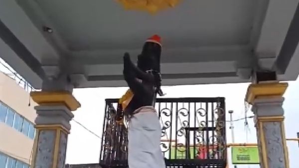 తిరుపతిలో అన్నమయ్య విగ్రహానికి శాంటాక్లాజ్ టోపీ పెట్టింది ఆయనే!