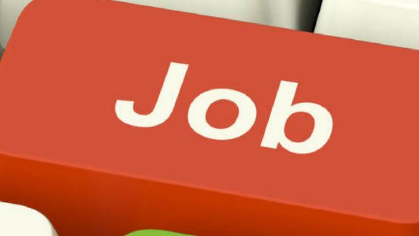 Jobs: డిగ్రీ అర్హతతో ఉన్నత ఉద్యోగం.. రూ.2 లక్షలకు పైగా జీతం.