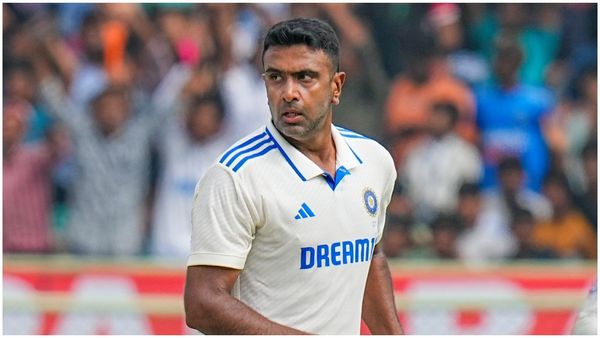 ప్రపంచ క్రికెట్‌లో `క్యారమ్` బౌలర్.. ఒకే ఒక్కడు