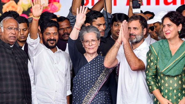 సోనియమ్మ రాజ్యంలో ఇందిరమ్మ సంక్షేమం.! తెలంగాణలో రేవంత్ సర్కార్ తిరుగులేని ఏడాది పాలన.!!