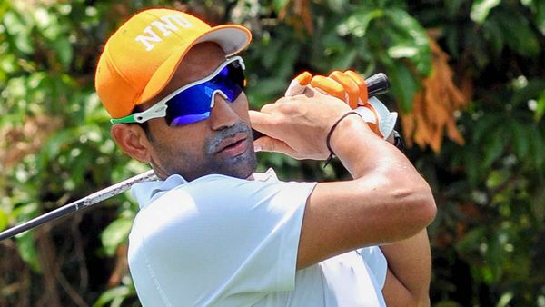 టీమిండియా మాజీ స్టార్‌ మెడపై కత్తి: రెండే ఆప్షన్లు..!!