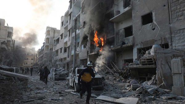 అర్ధరాత్రి హుటాహుటిన అప్రమత్తమైన కేంద్రం: ప్రయాణాలు మానుకోవాలంటూ ఆదేశాలు