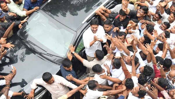 YS Jagan: పులివెందులలో జగన్ ప్రజాదర్బార్ -భారీగా తరలివచ్చిన జనం..!