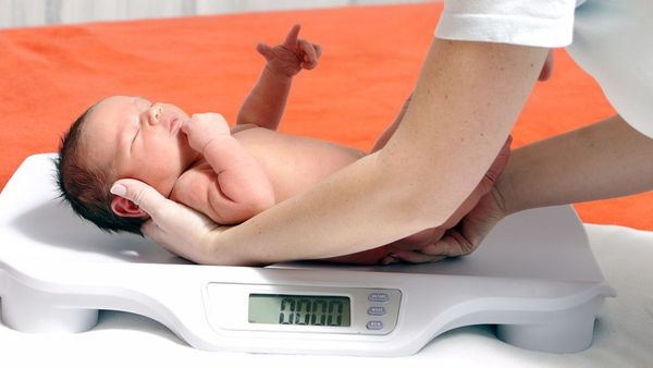 పుట్టిన బిడ్డ ఎంత బరువు ఉండాలో తెలుసా..?