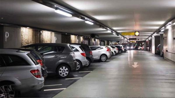 కారు కొనాలంటే పార్కింగ్ స్థలం ఉండాల్సిందే-ఆ రాష్ట్రంలో షాకింగ్ రూల్..!