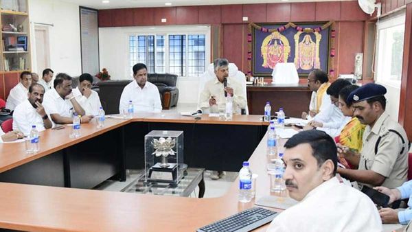 చంద్రబాబు ముందే ఛైర్మన్ Vs ఈవో వాగ్వాదం, రచ్చ..!!