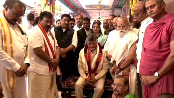 `ఆరోగ్యం, ఆనందం, ఆదాయం`: దుర్గమ్మ తల్లిని ప్రార్థించిన చంద్రబాబు