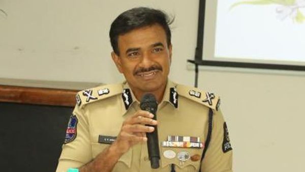 టీమిండియా 9 మందితోనే ఆడుతోంది.. ఈ మాటంటే రోకో అభిమానులు ఓర్చుకోలేరు: సీవీ ఆనంద్