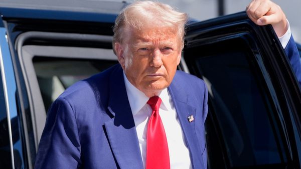 Donald trump: చరిత్ర సృష్టించబోతున్న ట్రంప్..తొలిరోజే 200కు పైగా సంతకాలు..!