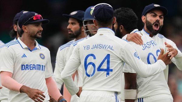 ఆస్ట్రేలియా సగానికి హాంఫట్: హైలైట్ `డెలివరీ`