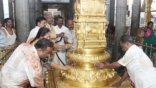 తిరుచానూరు పద్మావతి అమ్మవారి గర్భాలయంలో..