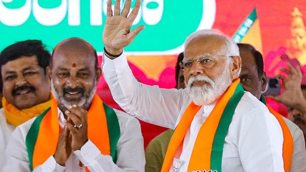 లక్షల కోట్ల నిధులు, భారీ ప్రాజెక్ట్ లతో తెలంగాణా నెత్తిన పాలు పోస్తున్న కేంద్రం!
