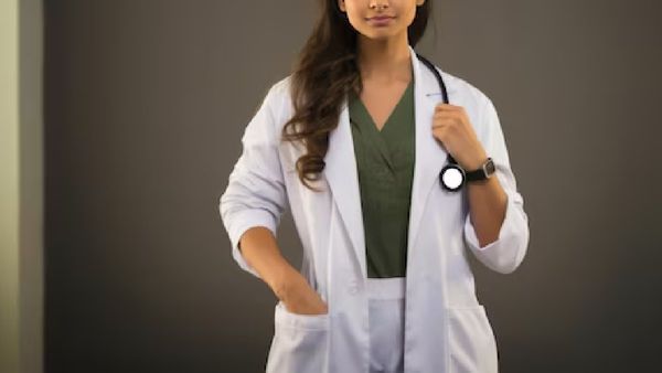 దేశంలో తొలి మహిళా వైద్యురాలు ఎవరో తెలుసా తెలుసా..?