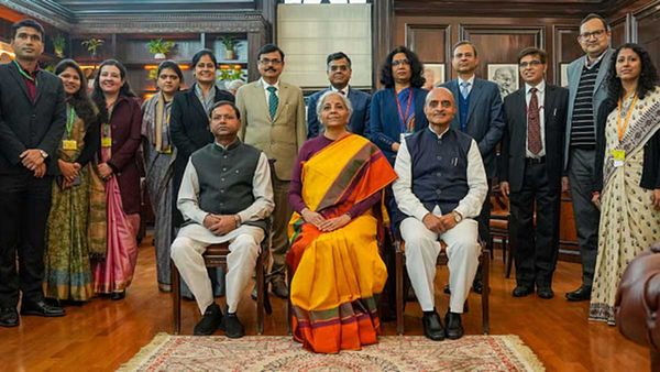 Union Budget 2025: నిర్మల బడ్జెట్ టీమ్- ఏరి కోరి ఎంపిక..!!