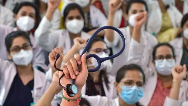 Telangana: పీజీ మెడికల్ సీట్లలో స్థానిక కోటా రద్దుపై పోరు.. రాష్ట్ర సర్కారు నిర్ణయం 