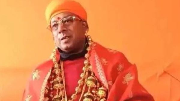 మహా కుంభమేళాలో స్పెషల్ అట్రాక్షన్.. ఒళ్లంతా బంగారు నగలతో గోల్డెన్ బాబా!