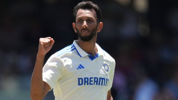 ప్రసిద్ధ్​ కృష్ణ రేర్ ఫీట్ - మొదటి బౌలర్​ గా రికార్డు..!!