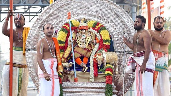 రథ సప్తమినాడు శక్తిమంతురాలైన ఆ అమ్మవారి కటాక్షం దక్కాలంటే..