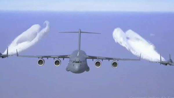 పవర్ ప్యాక్డ్- గగనతలంపై దూసుకొచ్చిన యుద్ధ విమానాలు