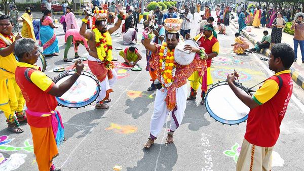 గోదావరి సంక్రాంతి సంబరాల్లో అరుదైన ఈవెంట్స్..!!