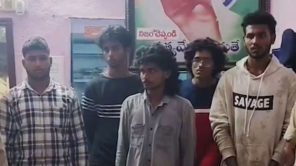 పుష్ప అడవుల్లో అర్ధరాత్రి విద్యార్దుల మిస్సింగ్-సుడిగుండంలో క్లాస్ మేట్ బలి..!