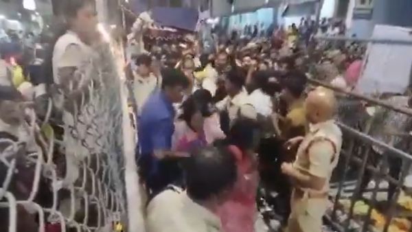 టీటీడీ చరిత్రలో చీకటిరోజు: పాపం మూట గట్టుకున్నారు