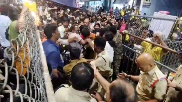 తిరుపతి తొక్కిసలాటపై సమీక్షకు కేంద్రం నిర్ణయం: ఆ తరువాత ఏమైందో ఏమో కానీ