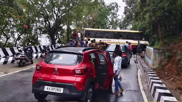 తిరుమల ఘాట్ రోడ్డులో  ప్రమాదం-ప్రయాణికులకు టీటీడీ అలర్ట్..!