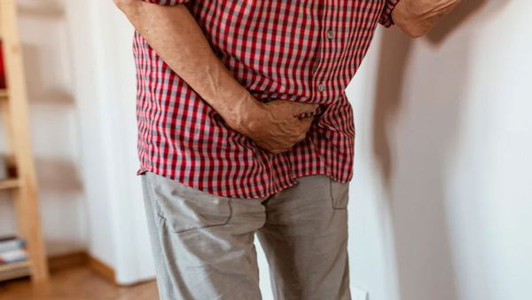 మూత్రం వస్తున్నా ఆపుకుంటున్నారా.. అయితే మీ కిడ్నీలు ఎంత డేంజర్‌‌లో పడతాయో తెలుసా?