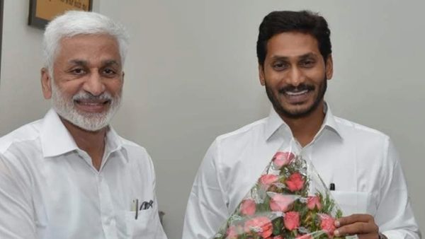 సాయిరెడ్డి అందుకే దూరమయ్యారు - బాంబు పేల్చిన వైసీపీ ముఖ్య నేత..!!