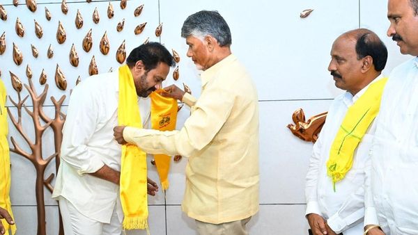 చంద్రబాబు సమక్షంలో టీడీపీలో చేరిన ఆళ్ల నాని