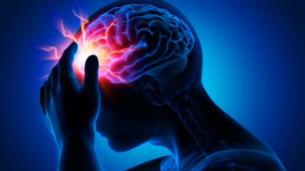 మెదడు ఆరోగ్యాన్ని దెబ్బతీసే డెంజర్ అలవాట్లు.. ఇలాగే చేస్తుంటే బకెట్ తన్నేస్తారు జాగ్రత్త!