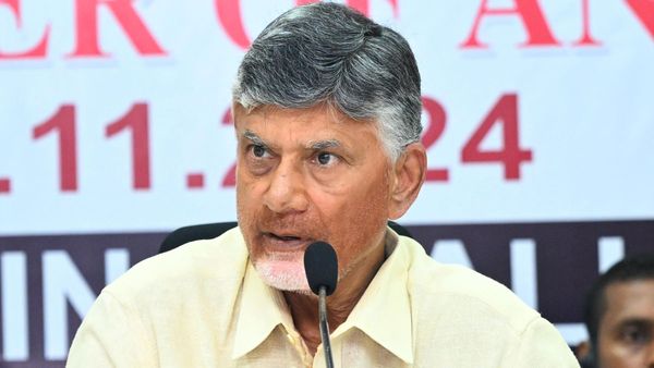 చంద్రబాబు అనూహ్య నిర్ణయం - ఢిల్లీ ఎఫెక్ట్..!!