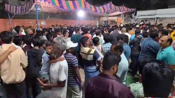 ఏపీలో చికెన్, ఎగ్ మేళాలు..! ఫ్రీ అంటే ఎగబడుతున్న జనం..!