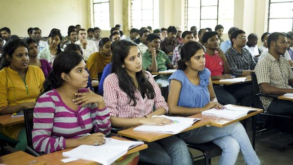 Telangana: తెలంగాణ వాసులకు అలర్ట్.. ఉన్నత విద్య సీట్లలో 95 శాతం స్థానికులకే..!