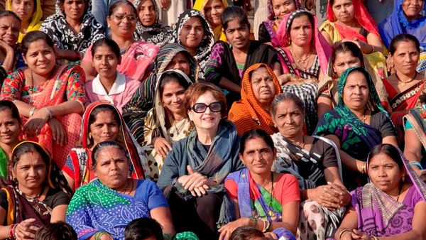 అమెరికాలో పుట్టి.. భారత్ లో సేవ.. పూర్వికులకు ఇచ్చిన మాటతో..