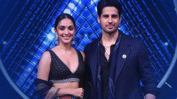 తల్లి కాబోతోన్న రామ్ చరణ్ హీరోయిన్.. చిట్టి సాక్సులు షేర్ చేసిన బ్యూటీ 