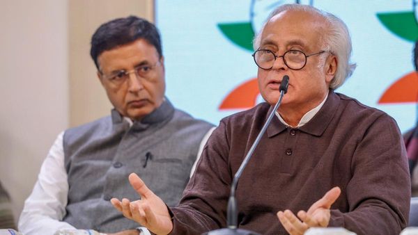 బీహార్ కు వరాలిచ్చి ఏపీని వదిలేశారు.. బడ్జెట్ పై కాంగ్రెస్ ఫైర్..!