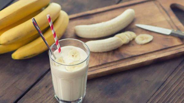 పాలల్లో అరటిపండు కలిపి తీసుకుంటే రక్తపోటునే కాదు.. ఇంకా మరెన్నో సమస్యలకు చెక్..!