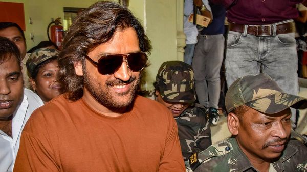 రాజకీయాల్లోకి ధోనీ.. అక్కడి నుంచే పోటీ..?