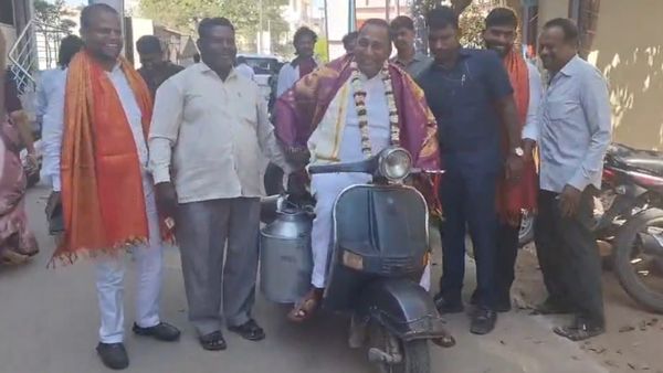 పాల డబ్బాల స్కూటర్ పై మాజీమంత్రి మల్లారెడ్డి షాకింగ్ పని.. వీడియో వైరల్!