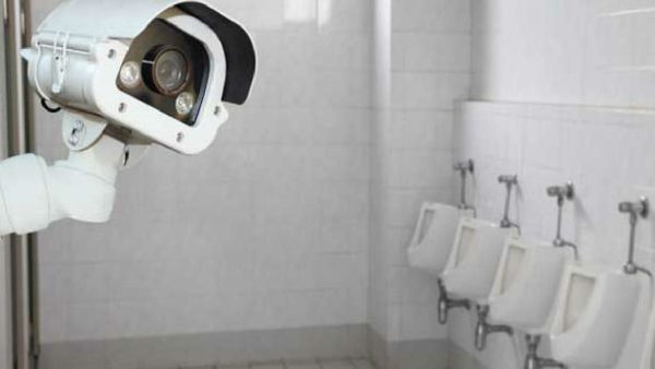 VIRAL: ఆఫీస్ టాయిలెట్స్ లో కూడా కెమెరాలు.. ఛీఛీ ఆ కంపెనీ ఏం చేస్తోందంటే..?