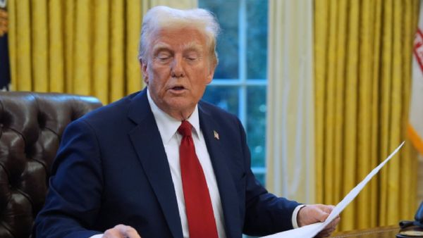 డొనాల్డ్ ట్రంప్‌పై ముప్పేట దాడి- అప్పుడే తిరుగుబాటు?