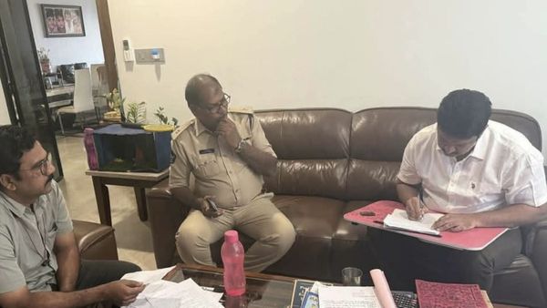 వంశీకి జైల్లో స్పెషల్ ట్రీట్మెంట్ - సీసీ కెమేరాల్లో దొరికేసారు..!!